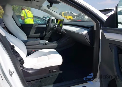 2023 Tesla Model Y Awd/Long Range Dual Motor All-Wheel Drive из США, поврежденный, VIN 7SAYGAEE6PF661250